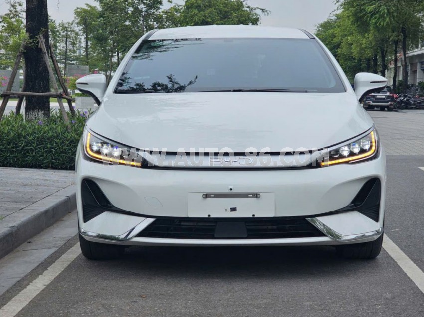BYD M6 Standard 2025